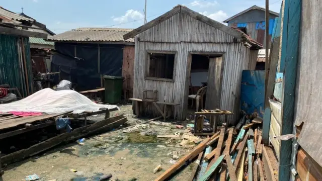 Building of di school for Makoko