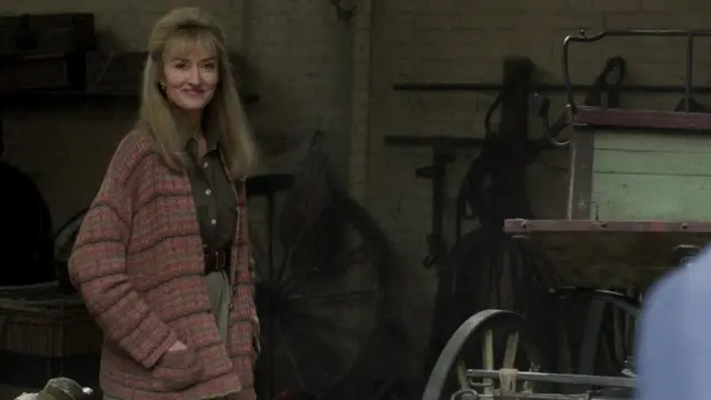 Леди Маунтбэттен рядом со старинным фаэтоном