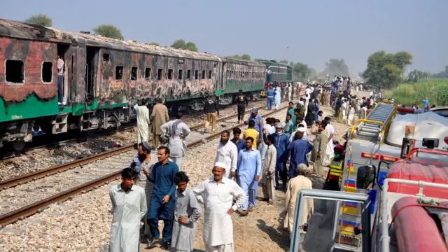 PAKISTAN TRAIN ACCIDENT FIRE, pakistan train accident