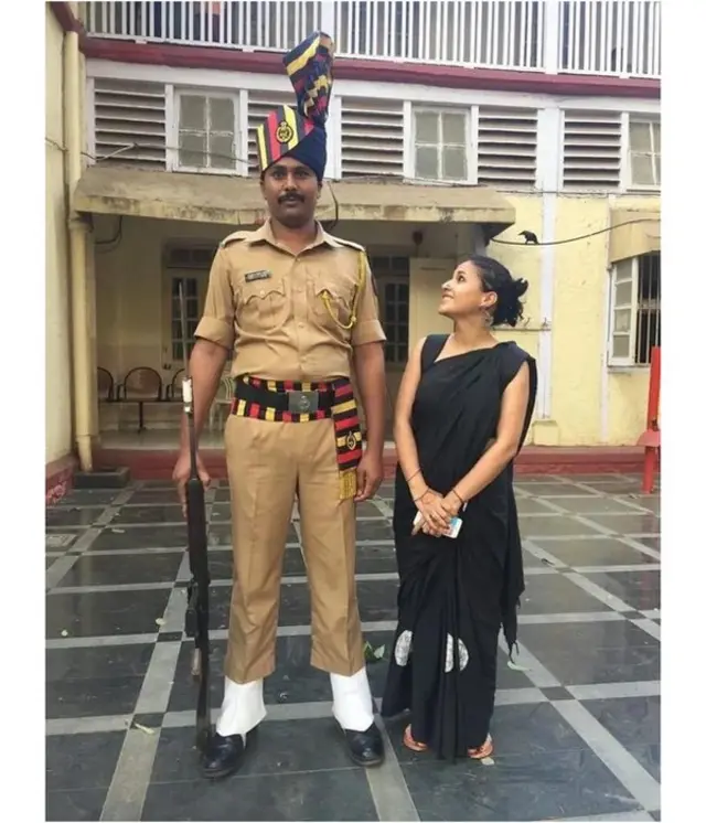 मुंबई पोलिसांमध्ये संचिका 'ट्विटर मॅडम' म्हणून प्रसिद्ध आहेत.