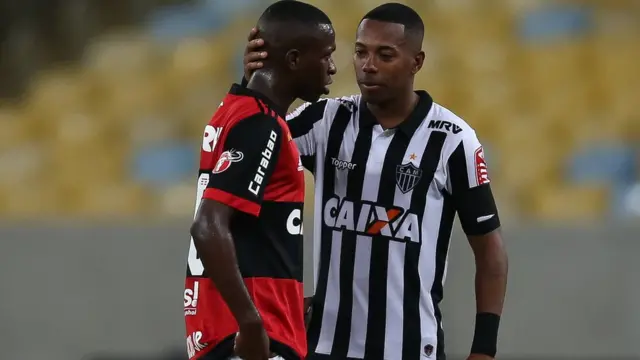 Vinicius Junior junto a Robinho