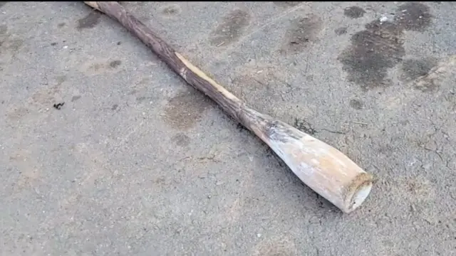 Ọmọ odo ti wọn fi fọ ilẹkun wọle