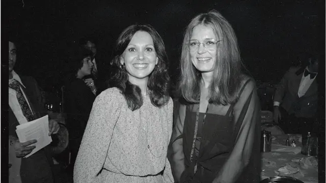 صورة بالأبيض والأسود لغلوريا