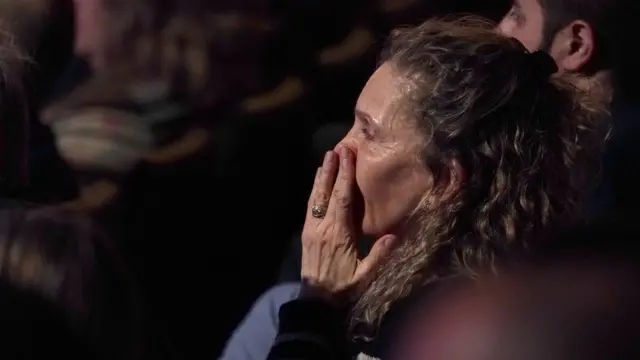 Una mujer asistente al debate demócrata en Las Vegas