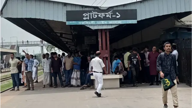নরসিংদী রেলস্টেশনের প্লাটফর্ম