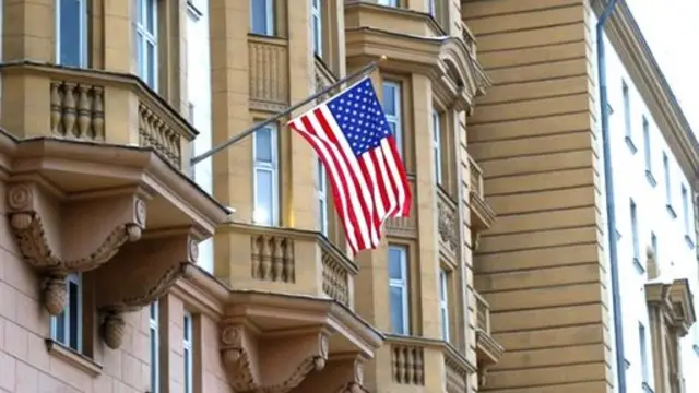 Bandera de Estados Unidos en una sede diplomática