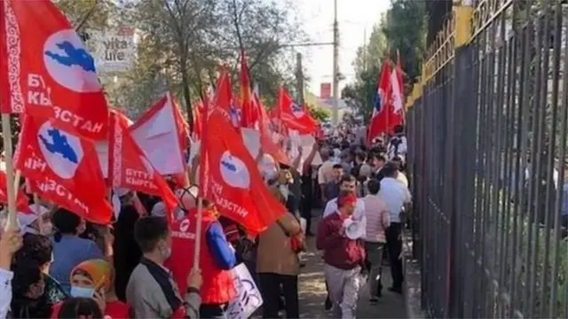 Бишкектин административдик соту БШКнын чечимин четке кагып, "Бүтүн Кыргызстанды" шайлоого катталсын деп чечти.