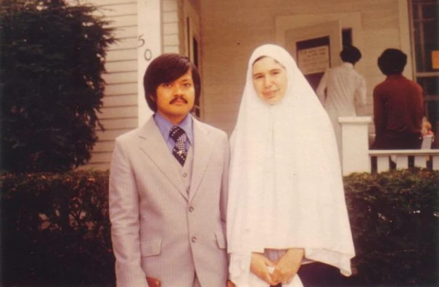 ดร.สมบัติ และ ดร.ลินดา ในงานแต่งงานอิสลามแบบเรียบง่ายของทั้งสอง