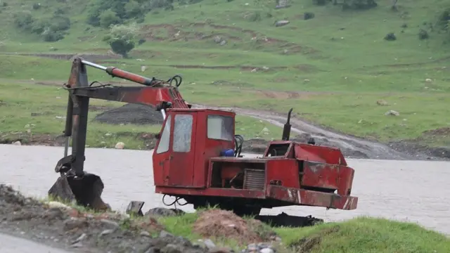 "Суу жеп баштабасын деп убактылуу чыңдоо иштерин жүргүзүп келе жатабыз",-деди Каныбек Ташкенбаев.