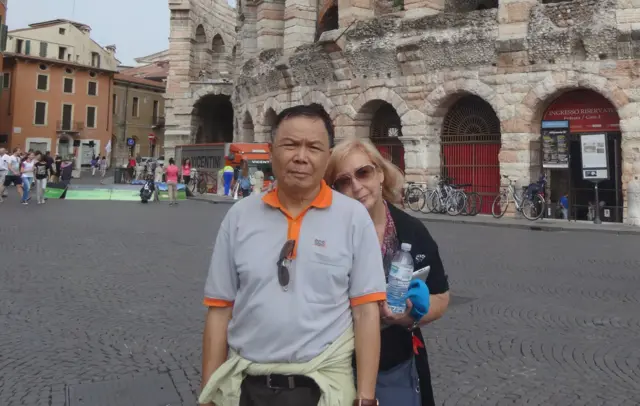Nhà văn Trương Văn Dân và vợ, bà Itala Elena Pucillo trong những ngày thanh bình trước khi dịch virus corona xảy đến