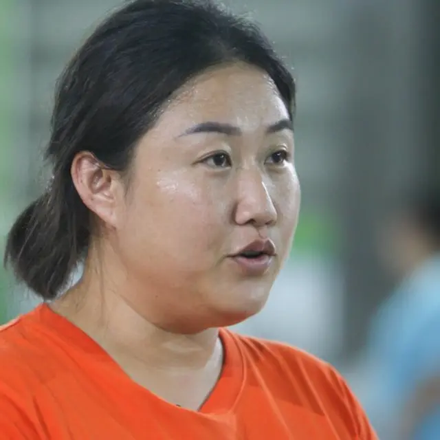 รวินท์มาศ ลือเลิศ เจ้าของร้านซักรีดที่อ. แม่จัน ซึ่งรับอาสาซักผ้าให้เจ้าหน้ากู้ภัยหลายหน่วย