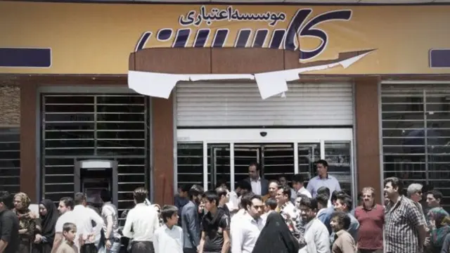 عده‌ای از مالباختگان می‌گویند که حتی با سپرده‌گذاران زیر صد میلیون تومانی هم تسویه کامل نشده است