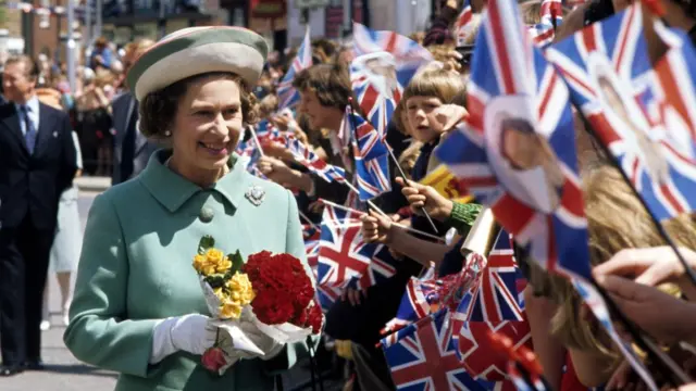 Rainha Elizabeth 2ª em Portsmouth, em junho de 1977.