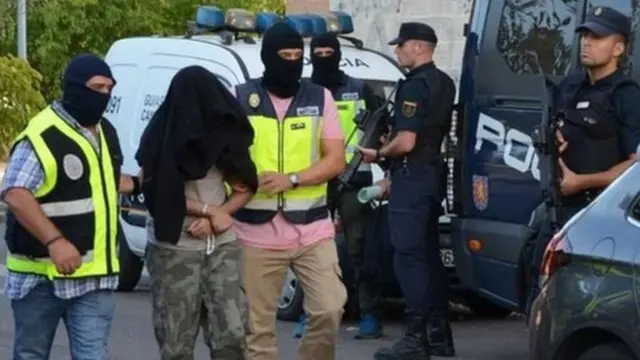 আতাউল হককে গ্রেফতার করে স্পেনের পুলিশ ।