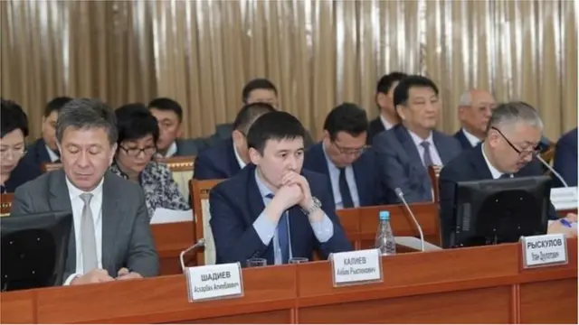 ЖЭБ маселесинде буга чейин Улуттук энергохолдинг компанияснынын жетекчиси Айбек Калиев камакка алынган