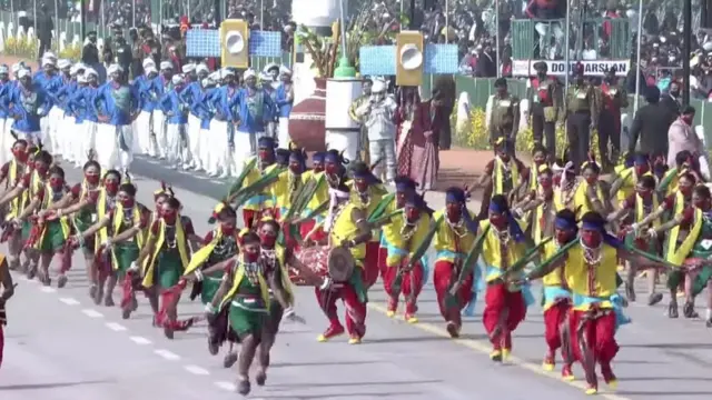 जब प्रदर्शनकारियों की भीड़ लाल किले पर चढ़ गई, तब अंदर क्या हो रहा था?