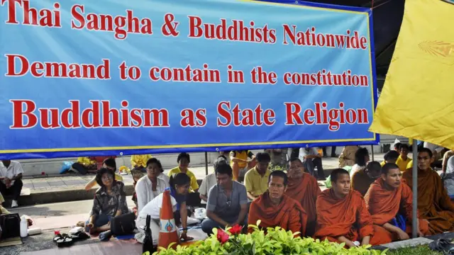 ဗုဒ္ဓဘာသာကို နိုင်ငံတော် ဘာသာ အဖြစ် အခြေခံဥပဒေမှာ ထည့်သွင်းပေးဖို့ တောင်းလှုပ်ရှားမှု