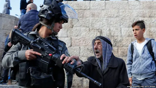 पॅलेस्टाइन समर्थकांची निदर्शनं