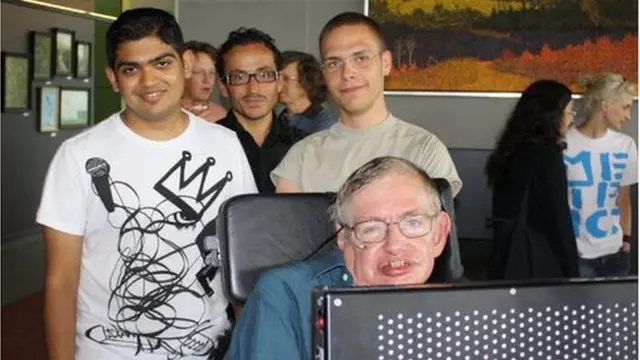 પ્રો. સ્ટીફન હૉકિંગ સાથે ડૉ. કરણ જાની