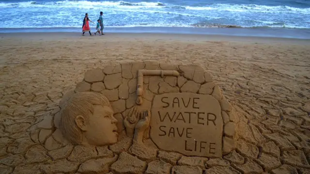 ગુજરાતમાં જળ સંકટ સંદર્ભે પ્રતીકાત્મક તસવીર