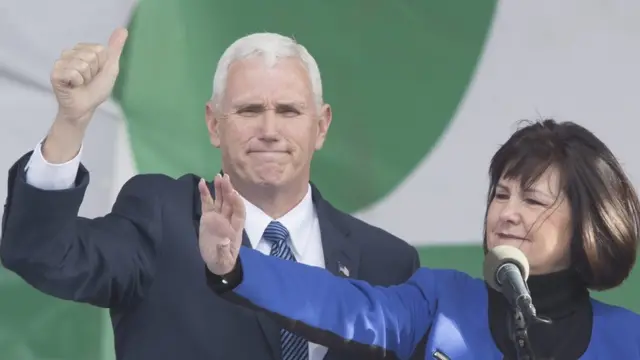 अपनी पत्नी के साथ अमरीकी उपराष्ट्रपति पेंस