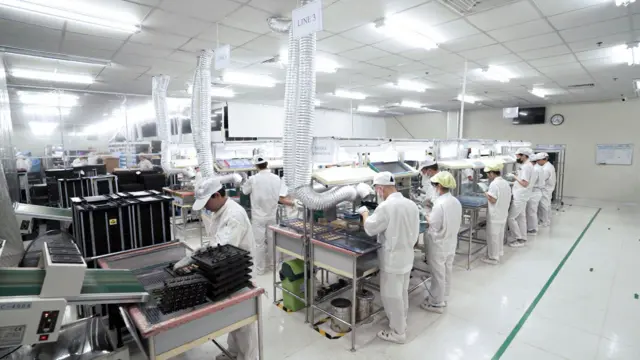 Hệ thống dây chuyền sản xuất và nhân sự của nhà máy SHDC đặt tại Khu công nghiệp VSIP, Hải Dương, Việt Nam Hệ thống dây chuyền sản xuất và nhân sự của nhà máy SHDC đặt tại Khu công nghiệp VSIP, Hải Dương, Việt Nam