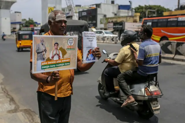 তামিলনাডুর কোয়াম্বেটোরে বিজেপির হয়ে প্রচারে দলের একাকী সমর্থক
