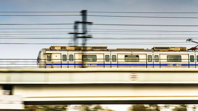 இந்தியா மெட்ரோ ரயில்களில் பில்லியன்களை கொட்டியும் எதிர்பார்த்த பயன் கிடைக்காதது ஏன்?