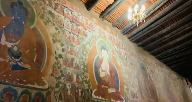 拥有700年历史的旺堆寺（藏语称旺托寺），其墙壁上因绘有罕见的佛教壁画而具有特殊的历史价值。 