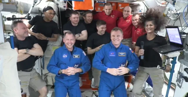 ஸ்பேஸ் எக்ஸ் விண்கலம் சர்வதேச விண்வெளி நிலையத்துடன் வெற்றிகரமாக இணைந்துள்ளது.