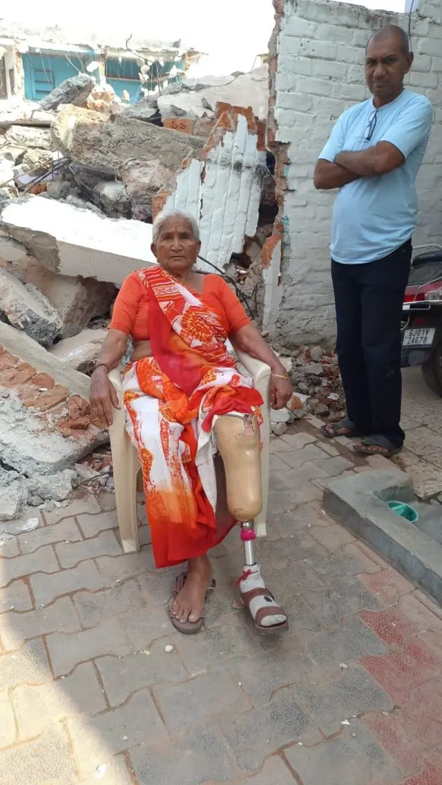 અમદાવાદ ડિમોલિશન, ગુજરાત, બીબીસી ગુજરાતી, ગુજરાત પોલીસ, અમદાવાદ મ્યુનિસિપલ કૉર્પોરેશન, અમદાવાદમાં દબાણ