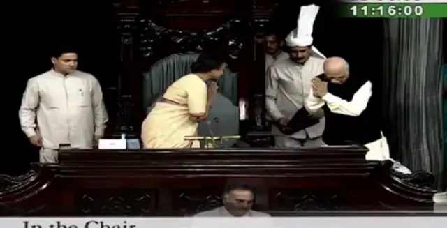 தலை வணங்குவது சரியா? : ராகுல் காந்தி மற்றும் மக்களவை சபாநாயகர் இடையே வெடித்த மோதல்