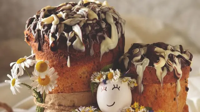 Паска з глазур'ю з чорного та білого шоколаду 