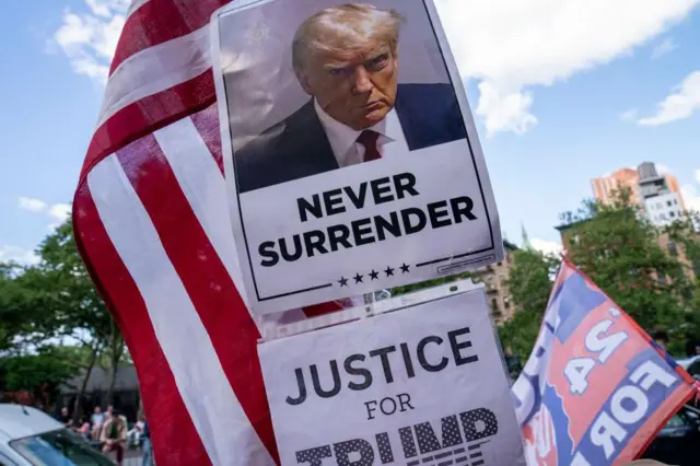 الرئيس الأمريكي السابق دونالد ترامب.