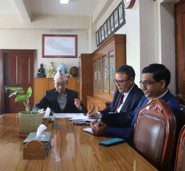 परराष्ट्रसचिव अमृतबहादुर राई इजरेली समकक्षीसँग टेलिफोन संवाद गर्दै