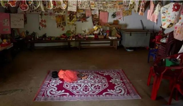 Kaaraalaatti manneen barnoota daa'imman muraasa qofaa qabu turan 