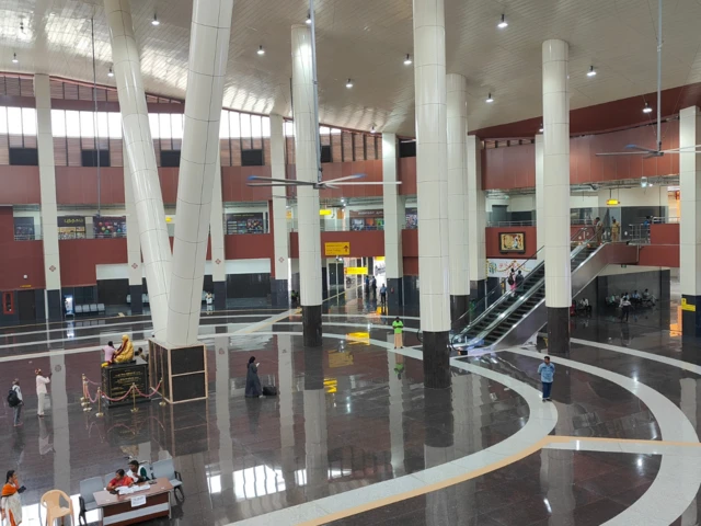 சென்னை கிளாம்பாக்கம் பேருந்து நிலையம் எப்படியிருக்கிறது?