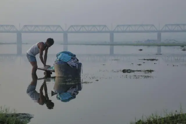 બિહાર માતાના દૂધમાં યુરેનિયમ, માતાના દૂધમાં યુરેનિયમ કેવી રીતે આવ્યું, કાર્સિનોજેનિ, નૉન કાર્સિનોજેનિક, પાણીમાં કેટલું યુરેનિયમ હોવું જોઈએ, બીબીસી ગુજરાતી