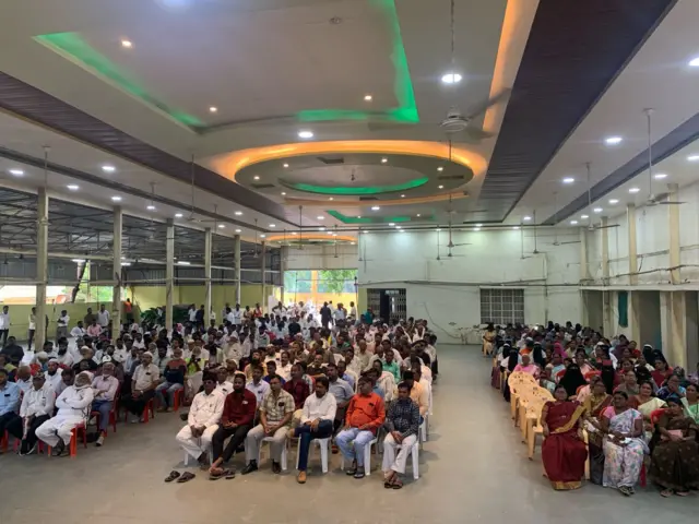 अकोल्यातील 'जिल्हा परिषद कर्मचारी भवन' या सभागृहात झाला गोंधळ