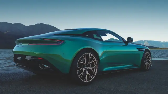 آستون مارتین DB12