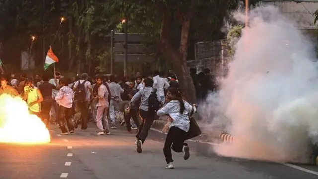 20 जुलाई को कॉकरोच जनता पार्टी के समर्थकों को खदेड़ने के लिए सुरक्षाबलों ने कई क़दम उठाए थे
