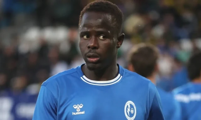 Muri Espagne, Sarr amaze gukinira imirwi ya Gimnastic, Real Oviedo Vetusta, Recreativo Granada hamwe na CD Castellon