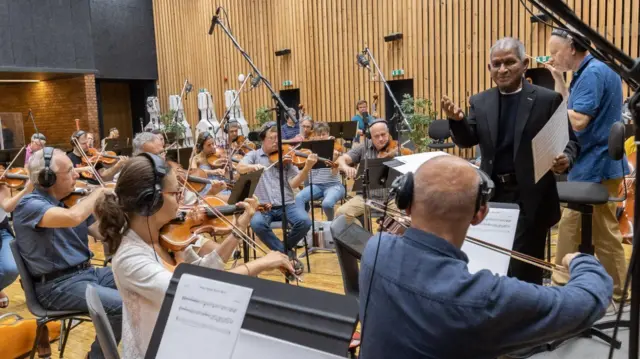 இளையராஜா, சிம்ஃபொனி, இசை