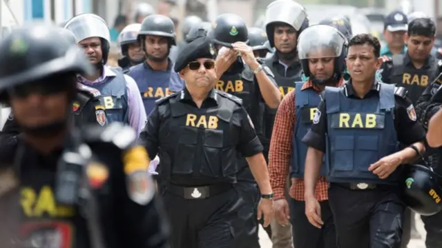 বাংলাদেশের র‍্যাবের বেশ কয়েকজন কর্মকর্তাদের বিরুদ্ধে নিষেধাজ্ঞা আরোপ করেছে যুক্তরাষ্ট্র