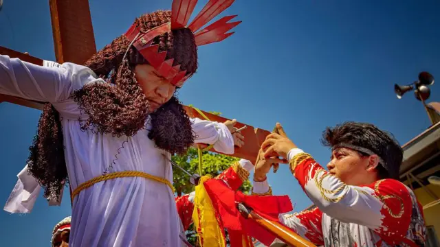 Foto of man nailed to di cross for Bulacan province, Philippines. 