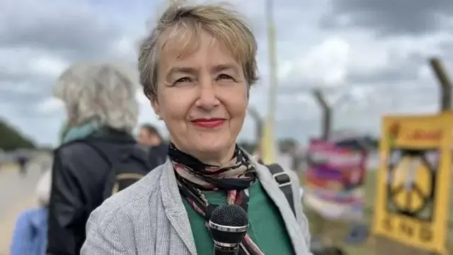 அணு ஆயுதங்களை இங்கிலாந்திற்கு அனுப்பும் அமெரிக்கா