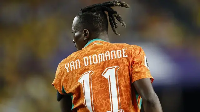 L'ailier ivoirien Yan Diomande assiste à la victoire de son équipe en Coupe du monde 2026 contre l'Équateur