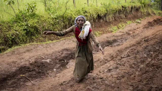 எத்தியோப்பியாவில் ஏற்பட்ட நிலச்சரிவில் சுமார் 250-க்கும் மேற்பட்டவர்கள் உயிரிழந்தனர்.