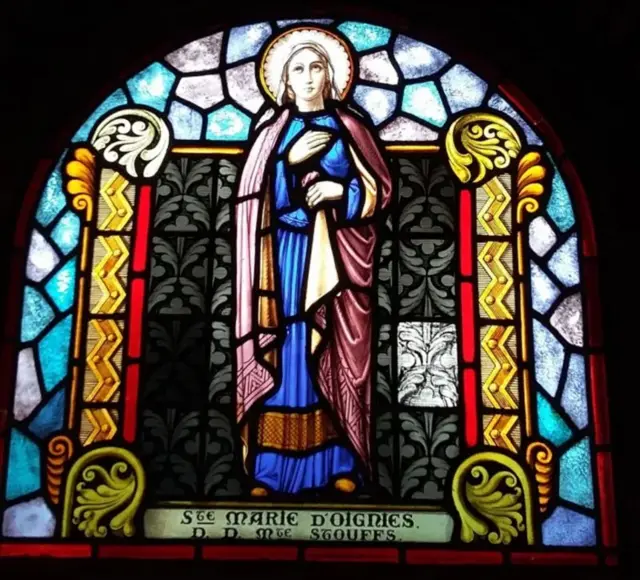 સેન્ટ મેરી ડી'ઓગ્નીસને પ્રથમ બેગીન માનવામાં આવે છે, કારણ કે તેમની આસપાસ પ્રથમ ઐતિહાસિક રીતે સ્થાપિત બેગીન સમુદાયની રચના થઈ હતી.