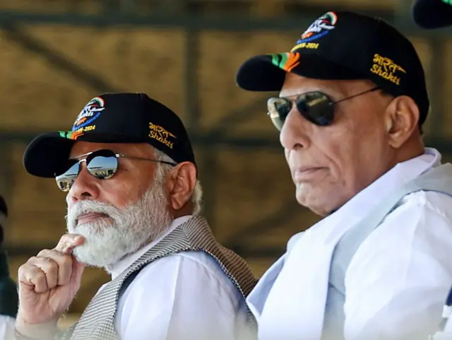 पीएम मोदी और केंद्रीय मंत्री राजनाथ सिंह 